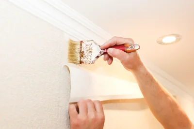 Pose de papier peint à Albas — revêtements muraux et toiles de verre